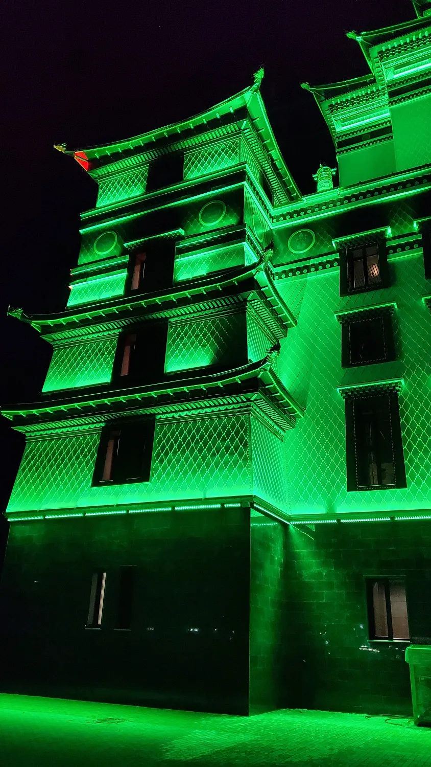 Поставка системы управления архитектурной подсветкой здания