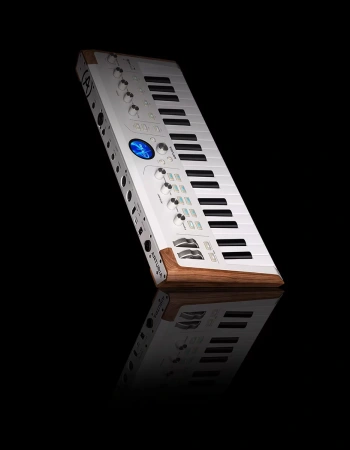 Купить Arturia AstroLab 37 White по выгодной цене в Москве